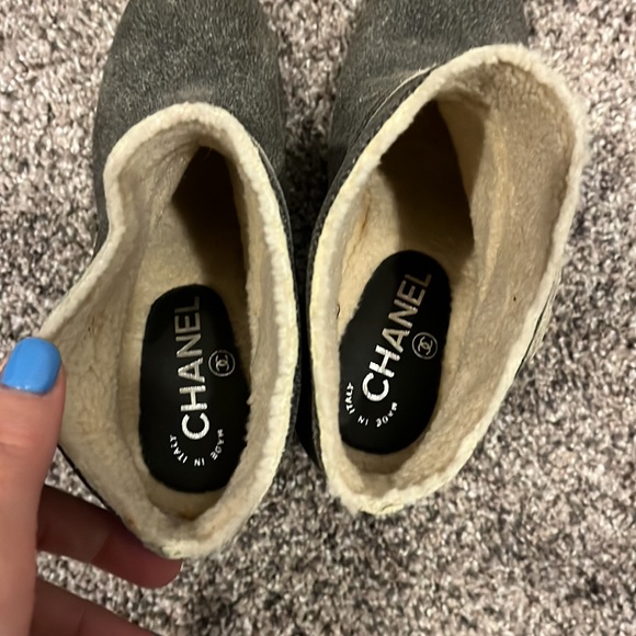 Chanel Leather Ankle Boots .37. NWOT. Grey. Interlocking CC Logo.Shearling Trim. - Picture 3 of 8